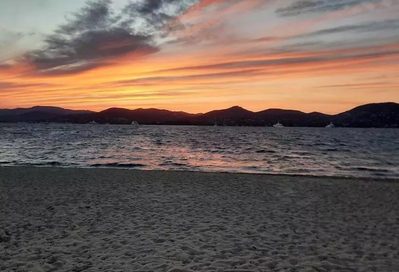 Villa Playa Del Sol   B2