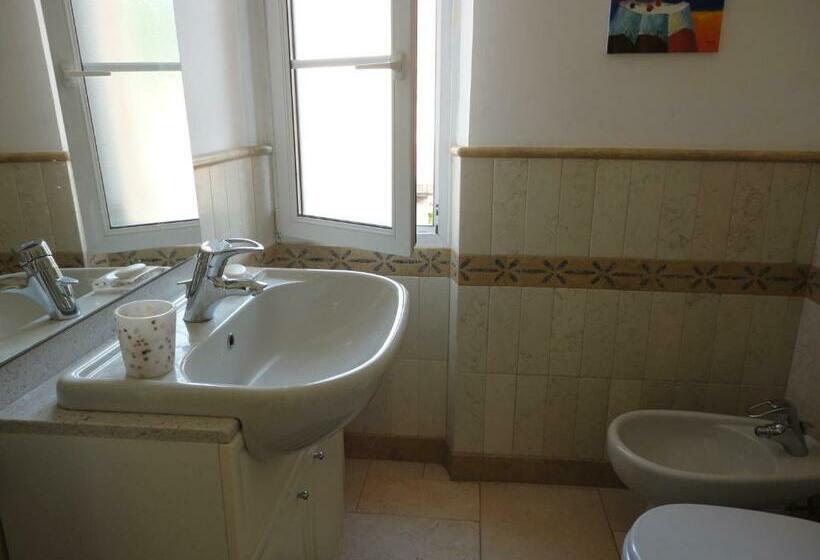 Villa Playa Del Sol   B2