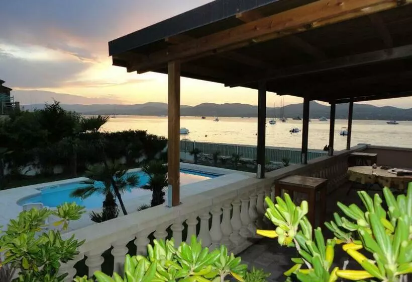 Villa Playa Del Sol   B2