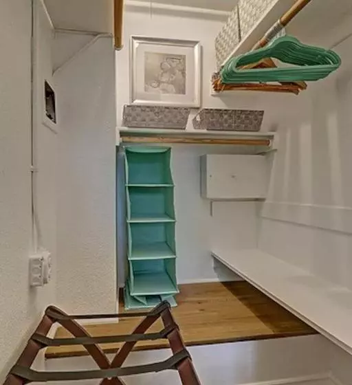 Eclectic Downtown & Cap Hill King Bed & Kitchen