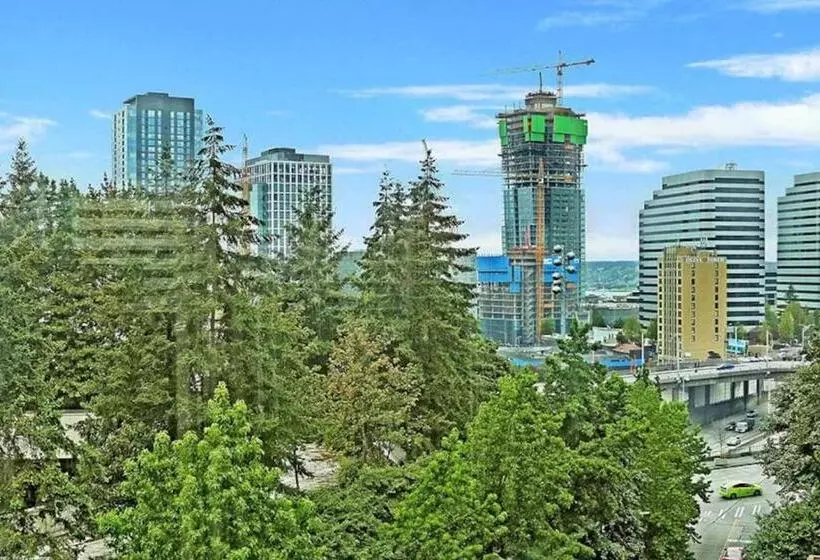 Eclectic Downtown & Cap Hill King Bed & Kitchen