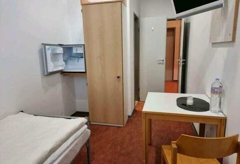 Laola Living   Hostel