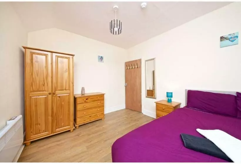 تختخواب و صبحانه Liverpool City Stays  Economy Room  Close To City Centre Aa