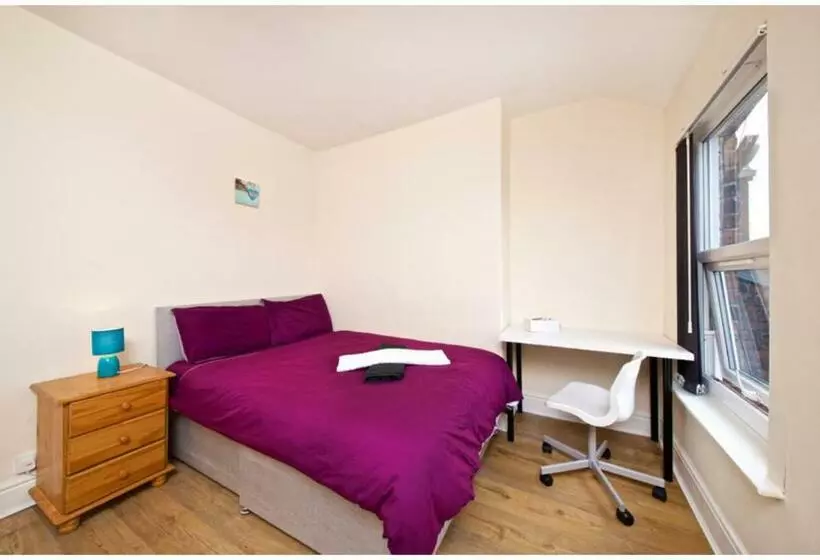 تختخواب و صبحانه Liverpool City Stays  Economy Room  Close To City Centre Aa