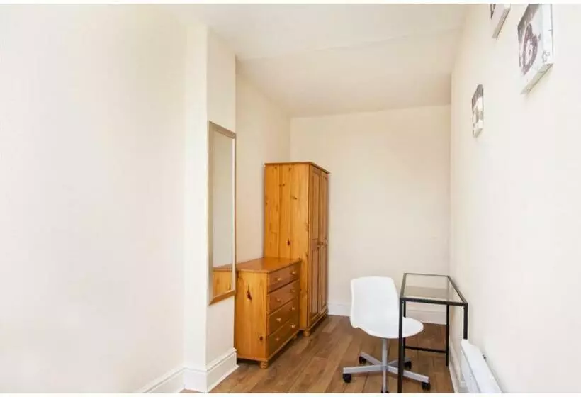 تختخواب و صبحانه Liverpool City Stays  Economy Room  Close To City Centre Aa
