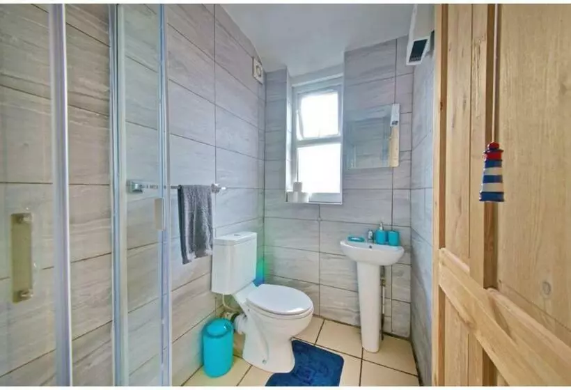 تختخواب و صبحانه Liverpool City Stays  Economy Room  Close To City Centre Aa