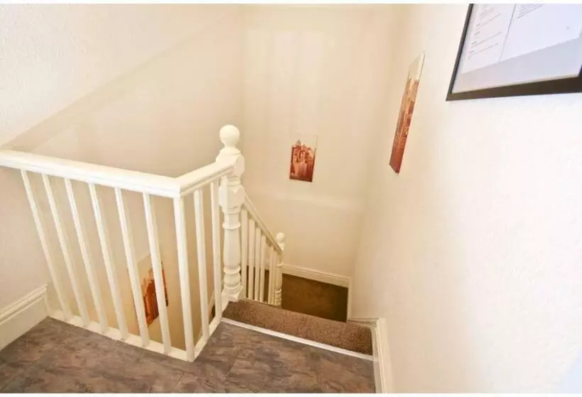 تختخواب و صبحانه Liverpool City Stays  Economy Room  Close To City Centre Aa