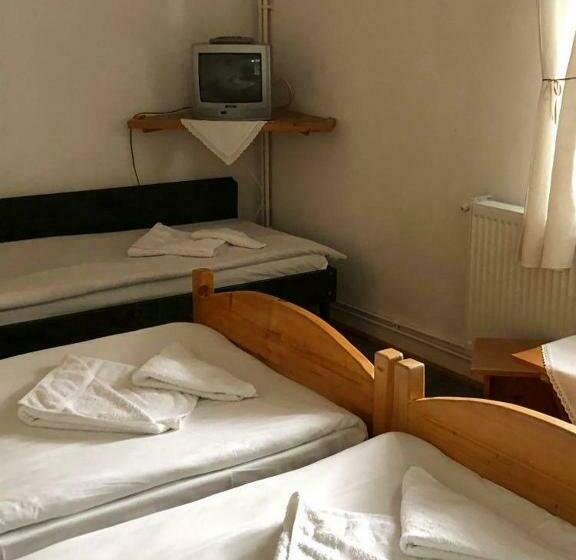 تختخواب و صبحانه Manyi Villa