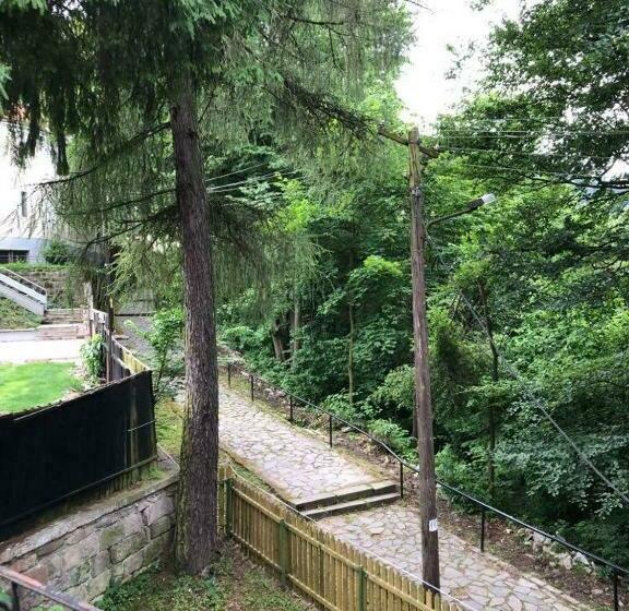 تختخواب و صبحانه Manyi Villa