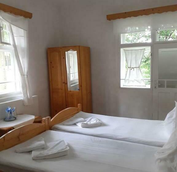 تختخواب و صبحانه Manyi Villa