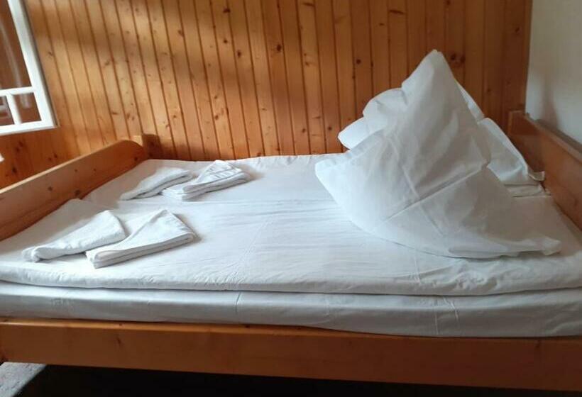 تختخواب و صبحانه Manyi Villa