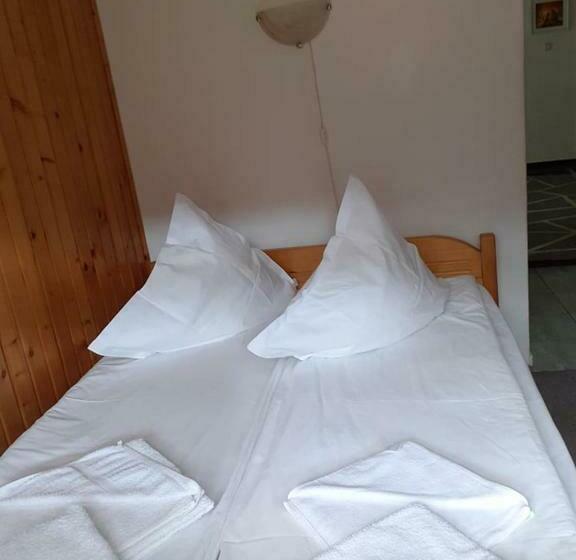 تختخواب و صبحانه Manyi Villa