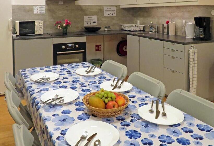 הוסטל Blue House Dormitory