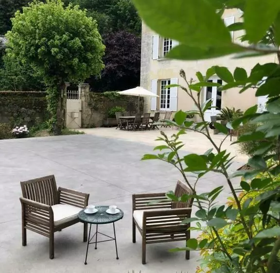 Aamiaismajoitus (B&B) Chambre Troglodytique Villa Marie Louise