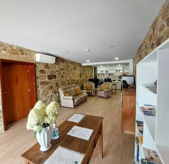 Retkeilymaja Guest House A Loja Do Cantoneiro