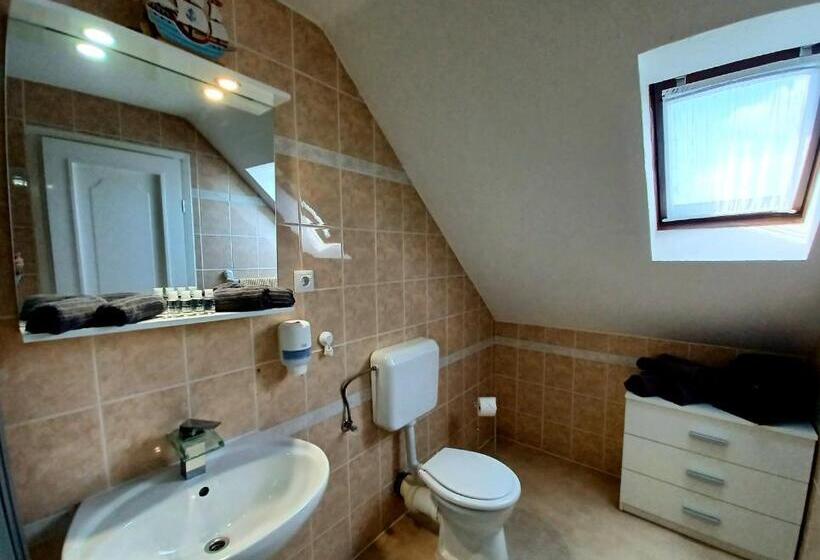 مبيت وإفطار Margret Haus