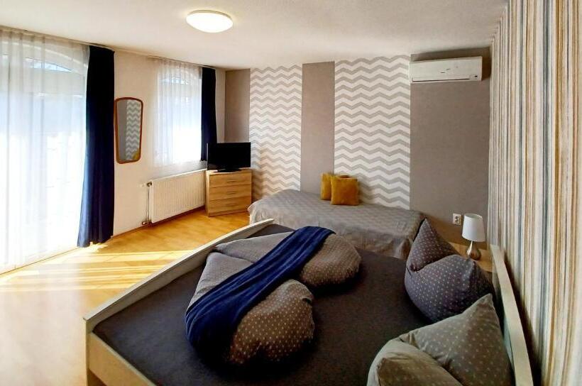 مبيت وإفطار Margret Haus