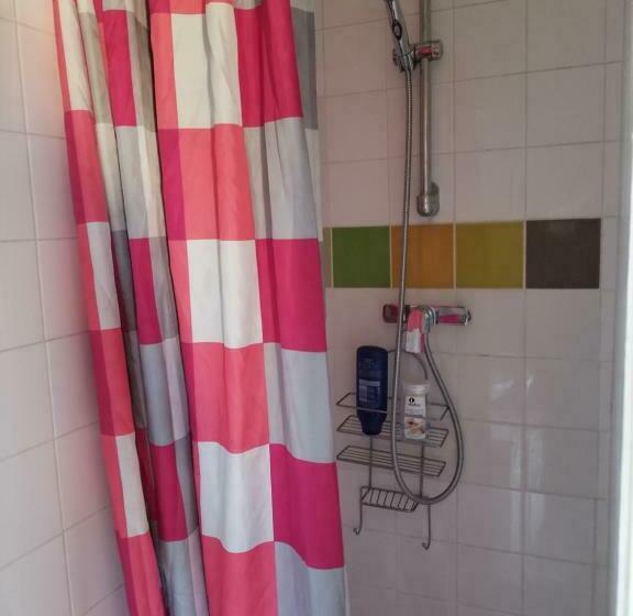 تختخواب و صبحانه La Campagne A La Ville