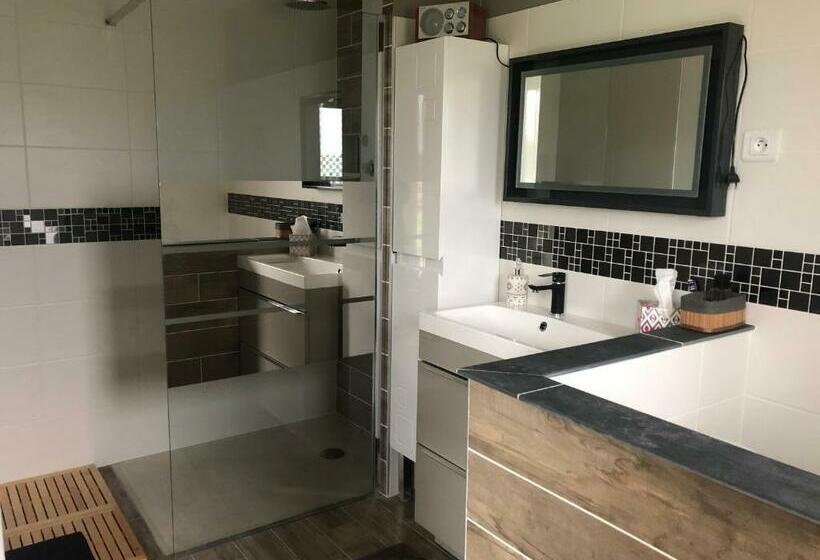 مبيت وإفطار Lily S Rooms