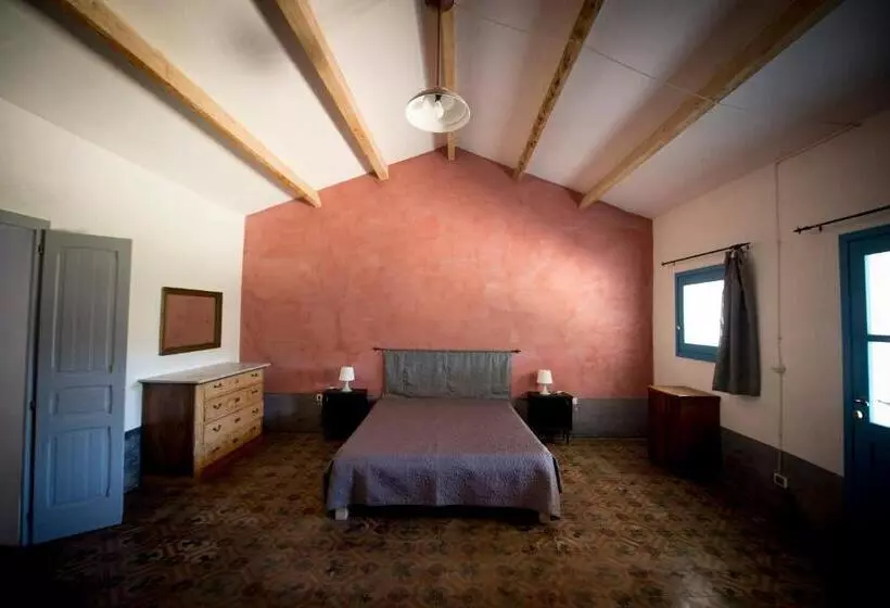هتل Agriturismo La Tana Di Lu Maccioni