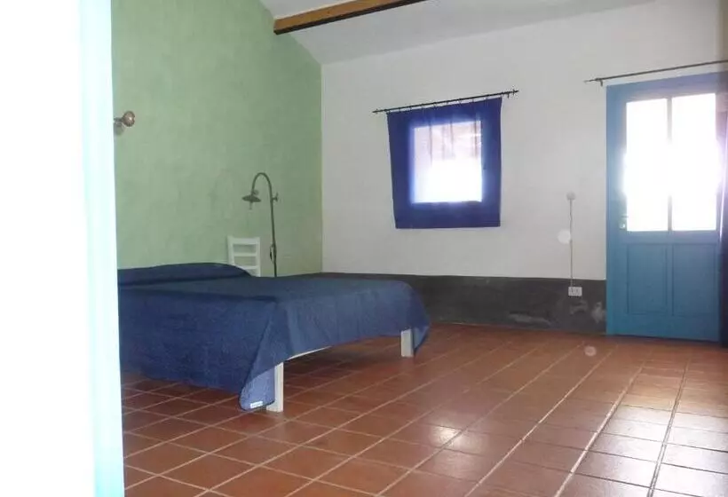 هتل Agriturismo La Tana Di Lu Maccioni