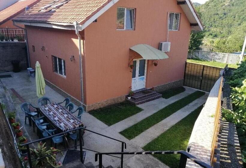 Пансион Casa Uila