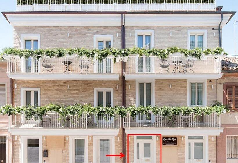 بنسيون Opera Arte Rooms