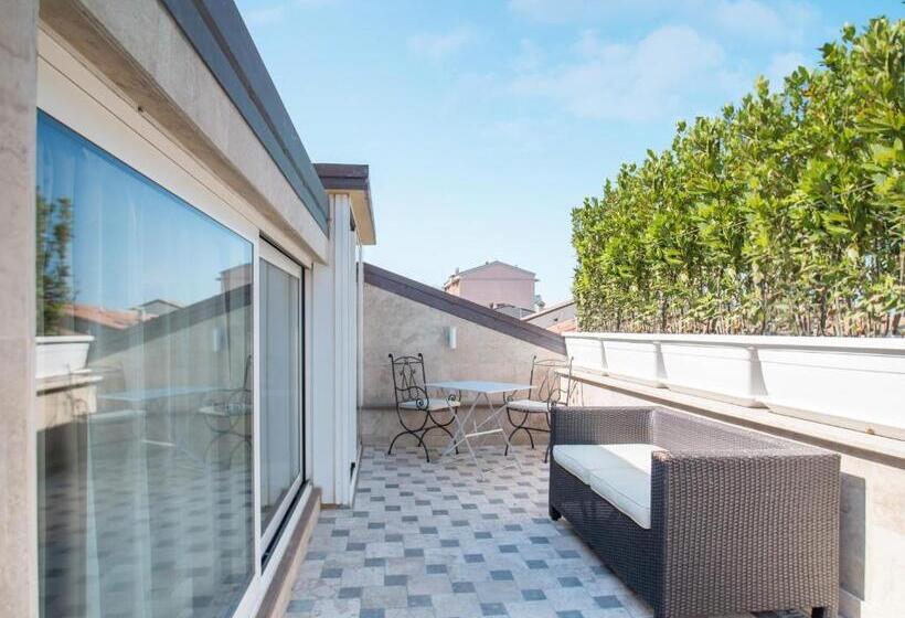 بنسيون Opera Arte Rooms