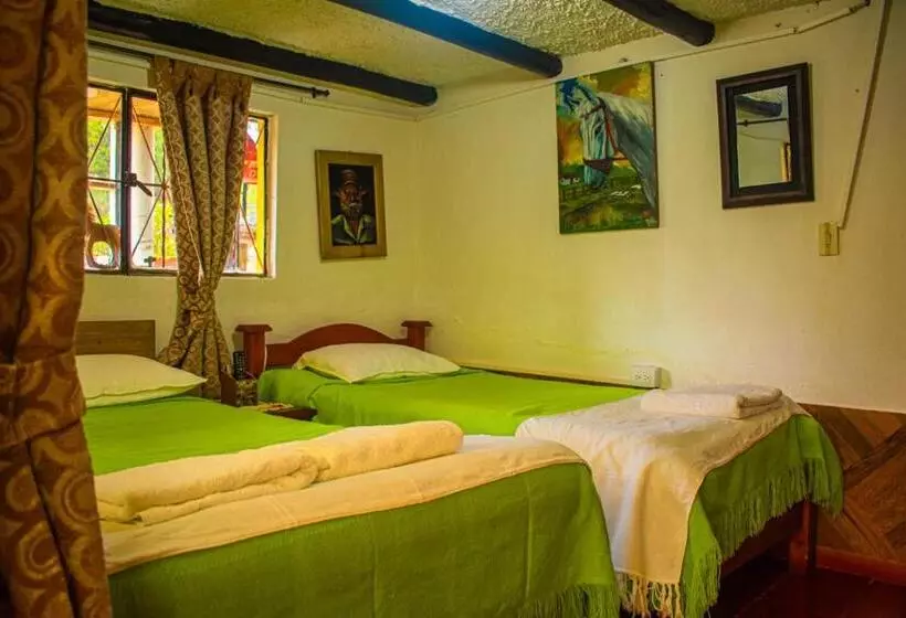 ユースホステル Miramonte Hostal