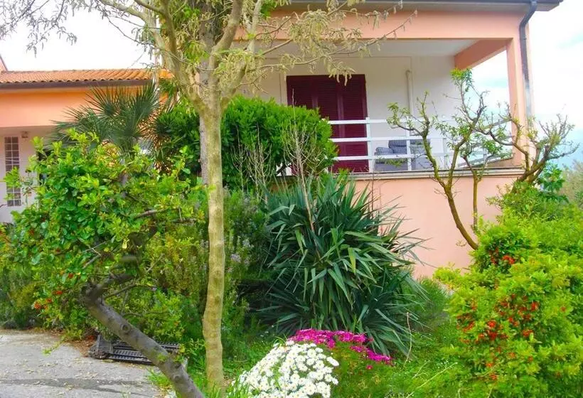 ベッドアンドブレックファースト Il Rifugio Dell Ape Agriturismo