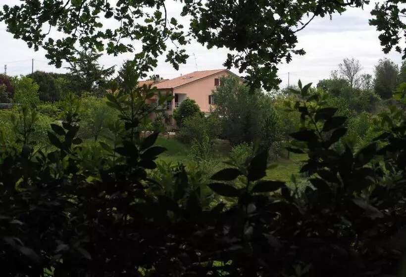 ベッドアンドブレックファースト Il Rifugio Dell Ape Agriturismo