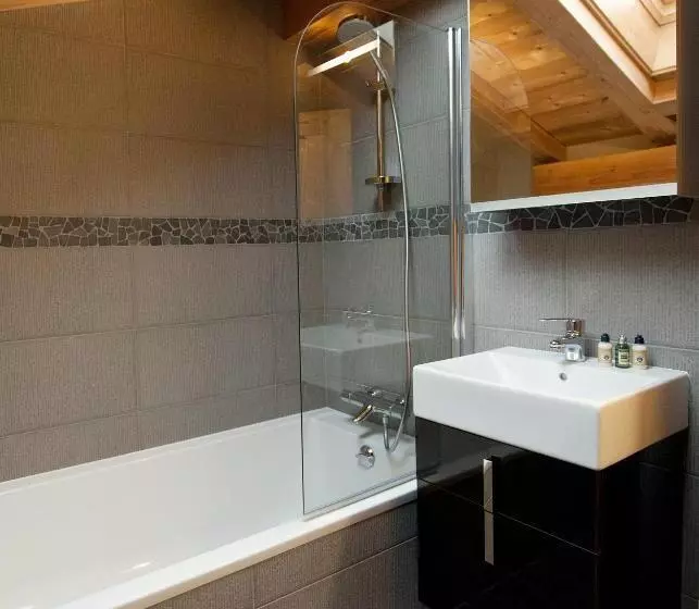 هتل Altitude Lodge