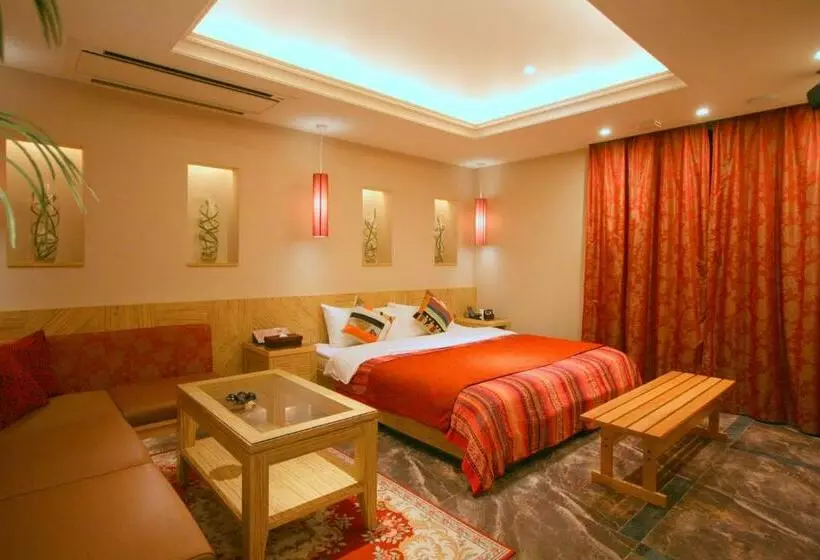 ホテル Aura Daito