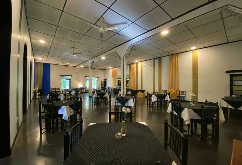 Hotel Clover Grange Home Stay