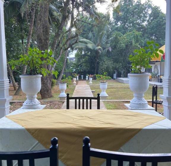 Hotel Clover Grange Home Stay