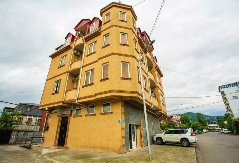 ホテル Golden House