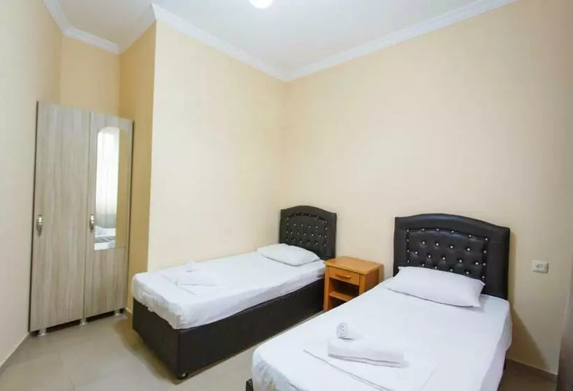 ホテル Golden House