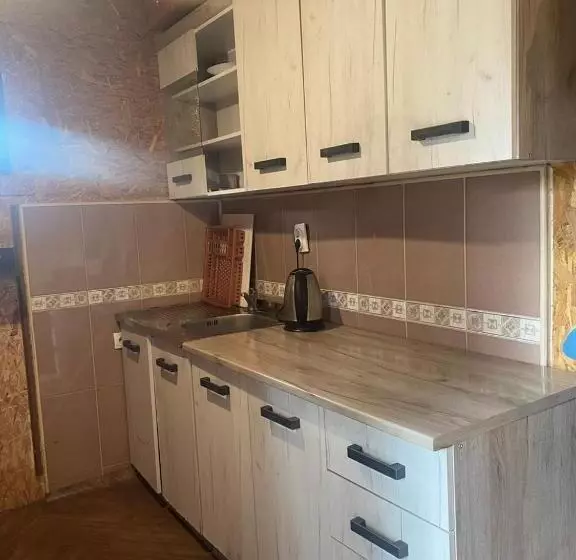 پانسیون Pinetrees Lodge