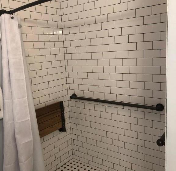 تختخواب و صبحانه Amber House Inn Of Midtown