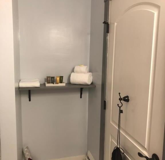 تختخواب و صبحانه Amber House Inn Of Midtown