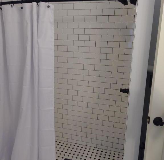 تختخواب و صبحانه Amber House Inn Of Midtown