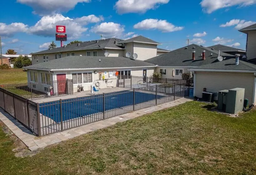 فندق American Inn And Suites Dundee