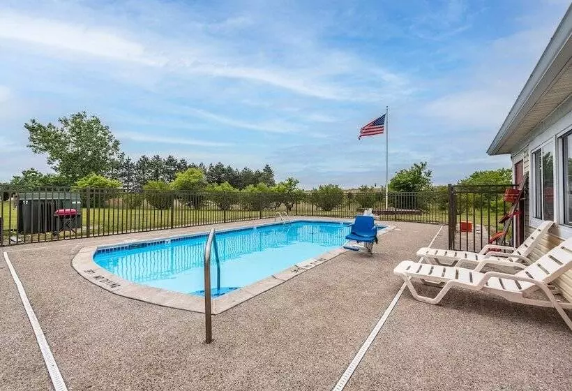 فندق American Inn And Suites Dundee