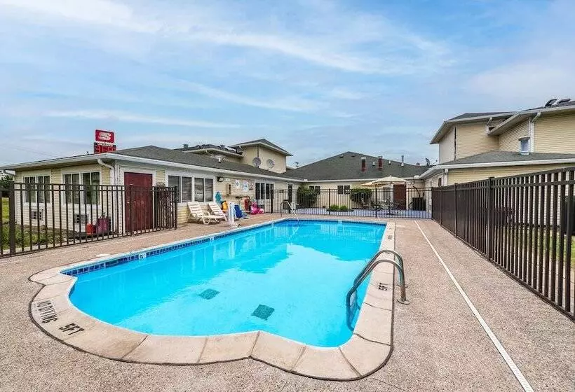 فندق American Inn And Suites Dundee