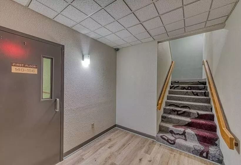 فندق American Inn And Suites Dundee