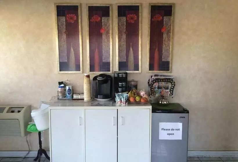 Отель Budget Inn And Suites El Centro