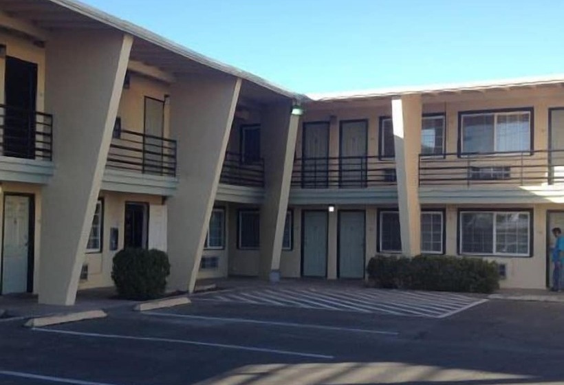 Отель Budget Inn And Suites El Centro