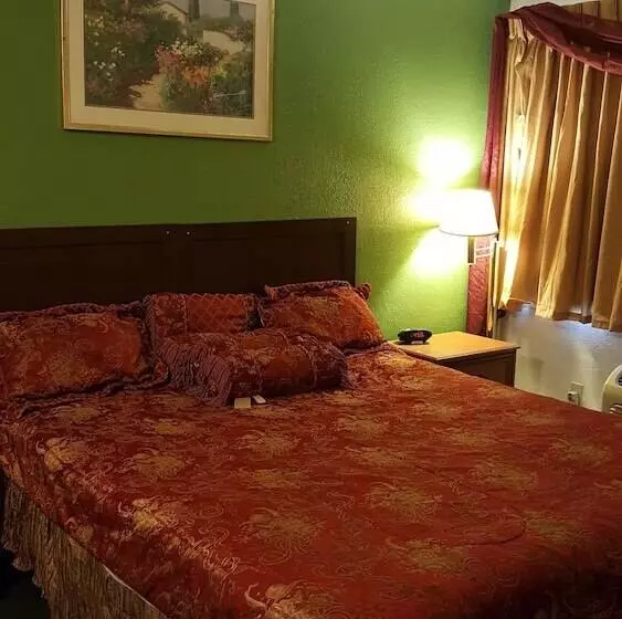 Отель Budget Inn And Suites El Centro