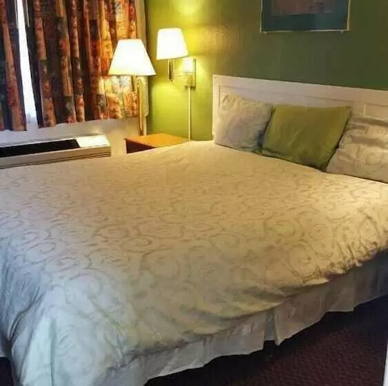 Отель Budget Inn And Suites El Centro