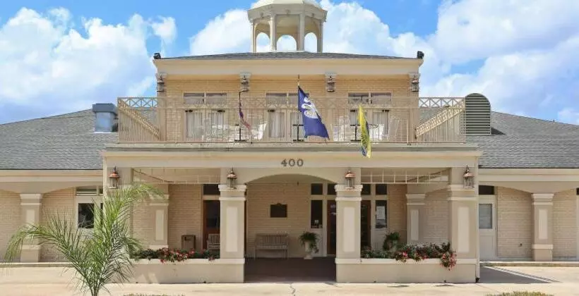 Отель Carmel Inn And Suites Thibodaux